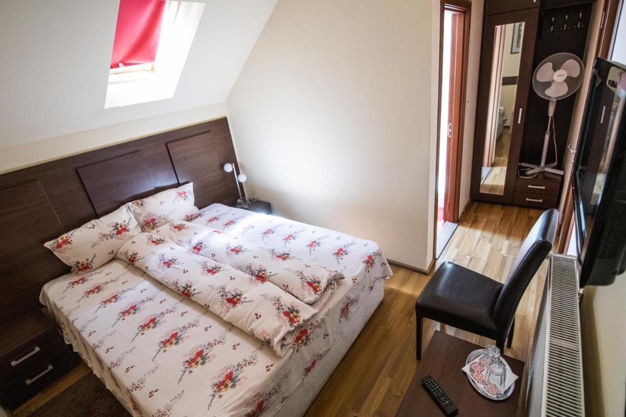 Pensiunea Cupidon Tîrgu Secuiesc Exterior foto