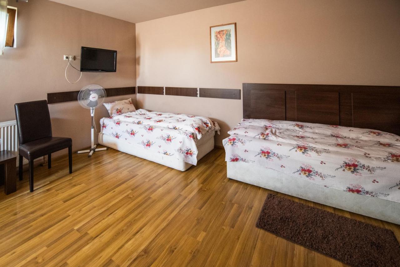 Pensiunea Cupidon Tîrgu Secuiesc Exterior foto